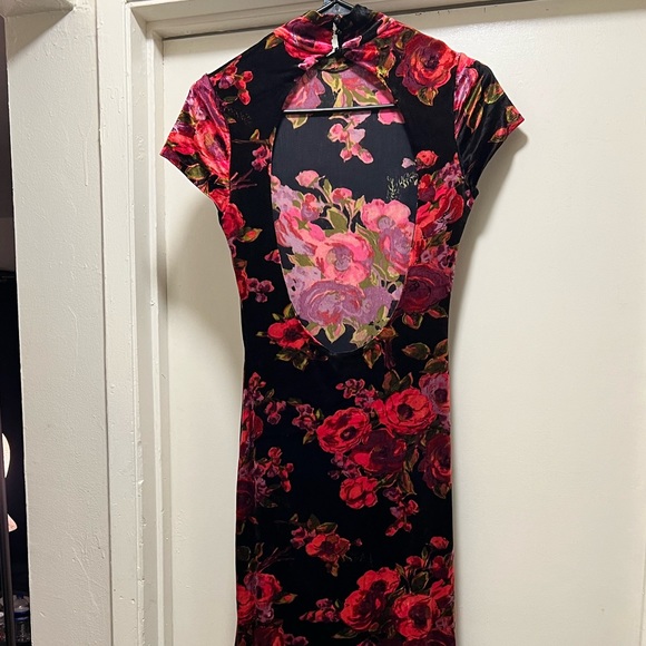 🚫SOLD🚫 Vintage Betsey Johnson Velvet Floral Backless Midi Dress - Picture 2 of 6